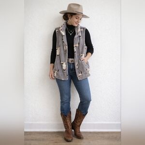 Hoity Toity Boutique Vest In Gray With Cow Skull Design